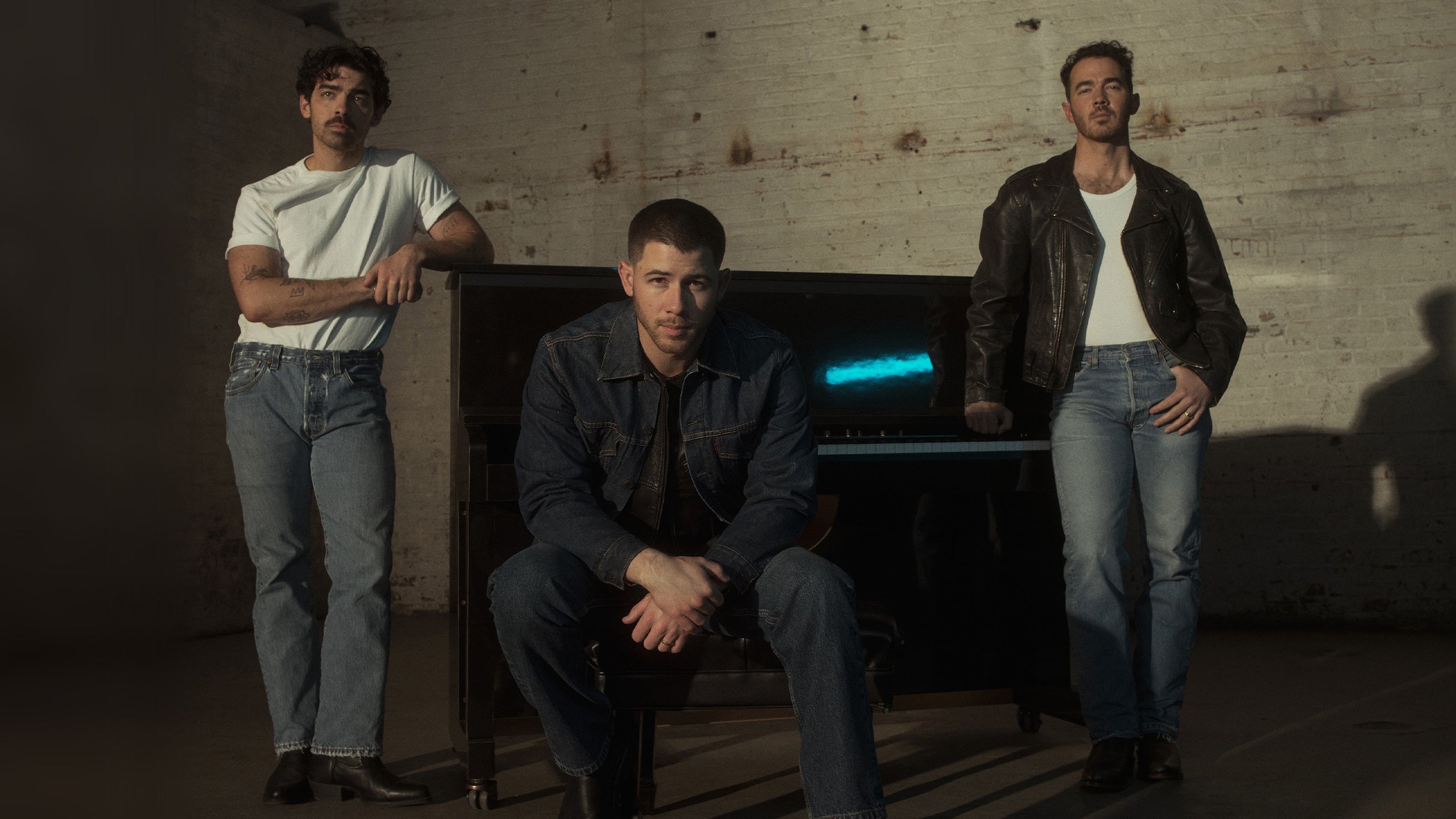 JONAS BROTHERS – JONAS20:  LIVING THE DREAM TOUR